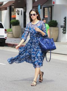 Emmy Rossum feet photo thumbnail