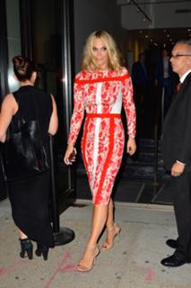 Molly Sims feet photo thumbnail