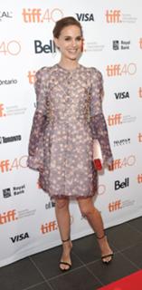 Natalie Portman feet photo thumbnail