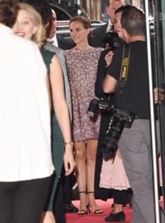 Natalie Portman feet photo thumbnail