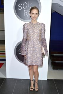 Natalie Portman feet photo thumbnail