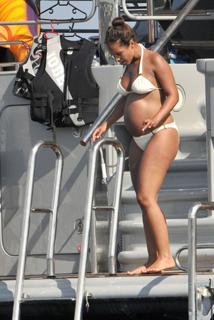 Alicia Keys feet photo thumbnail