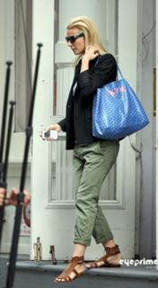 Gwyneth Paltrow feet photo thumbnail