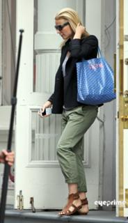 Gwyneth Paltrow feet photo thumbnail