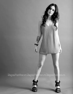 Megan Fox feet photo thumbnail