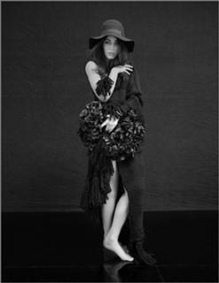 Megan Fox feet photo thumbnail