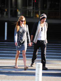 Cat Deeley feet photo thumbnail