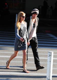 Cat Deeley feet photo thumbnail