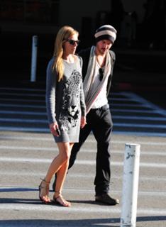 Cat Deeley feet photo thumbnail