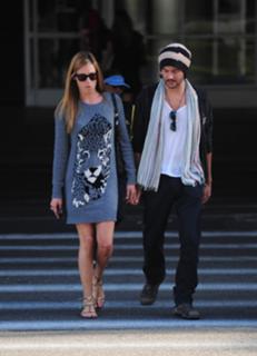 Cat Deeley feet photo thumbnail