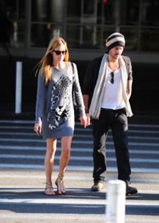 Cat Deeley feet photo thumbnail