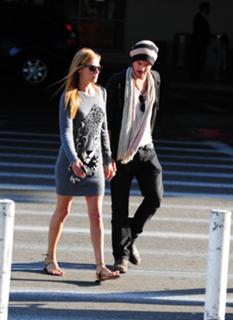 Cat Deeley feet photo thumbnail