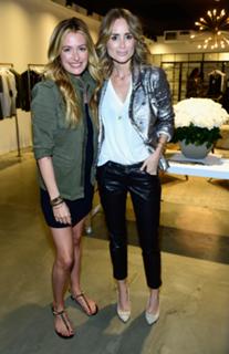 Cat Deeley feet photo thumbnail