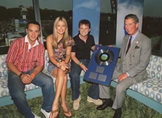Cat Deeley feet photo thumbnail