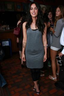 Megan Fox feet photo thumbnail