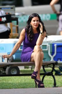 Courteney Cox feet photo thumbnail