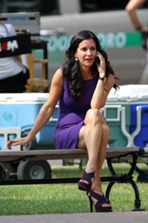 Courteney Cox feet photo thumbnail