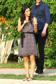 Courteney Cox feet photo thumbnail