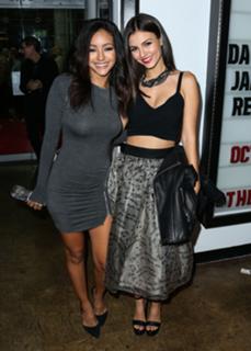 Victoria Justice feet photo thumbnail