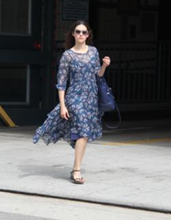 Emmy Rossum feet photo thumbnail