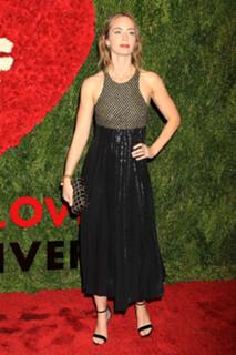 Emily Blunt feet photo thumbnail