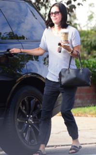 Courteney Cox feet photo thumbnail