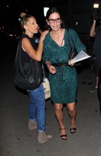 Courteney Cox feet photo thumbnail