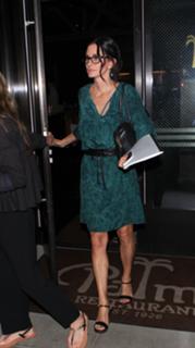 Courteney Cox feet photo thumbnail