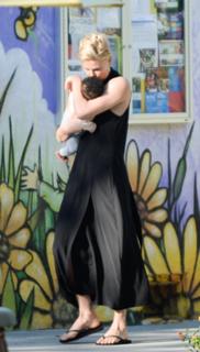 Charlize Theron feet photo thumbnail