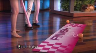 Miley Cyrus feet photo thumbnail