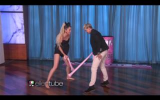 Miley Cyrus feet photo thumbnail