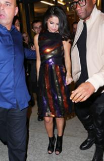 Selena Gomez feet photo thumbnail