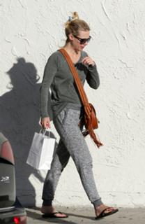 January Jones feet photo thumbnail