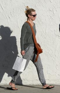 January Jones feet photo thumbnail