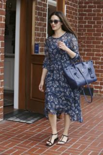 Emmy Rossum feet photo thumbnail