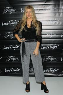 Fergie feet photo thumbnail