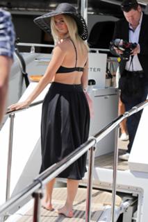 Pixie Lott feet photo thumbnail