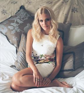 Pixie Lott feet photo thumbnail