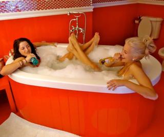 Pixie Lott feet photo thumbnail