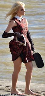 Pixie Lott feet photo thumbnail