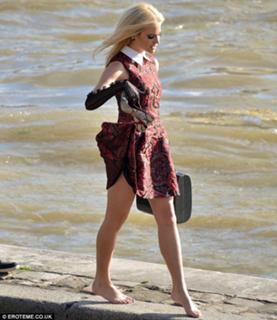 Pixie Lott feet photo thumbnail