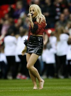 Pixie Lott feet photo thumbnail