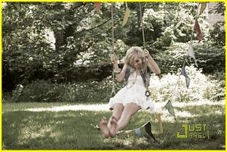 Pixie Lott feet photo thumbnail