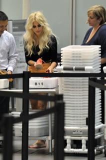 Pixie Lott feet photo thumbnail