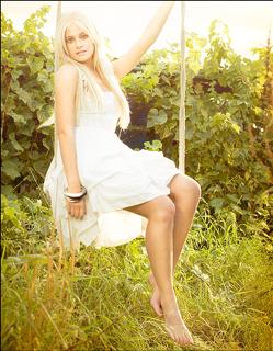 Pixie Lott feet photo thumbnail