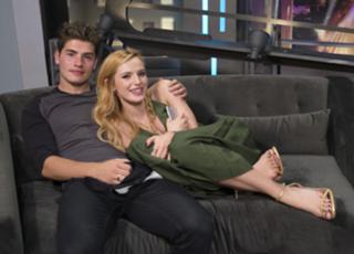 Bella Thorne feet photo thumbnail