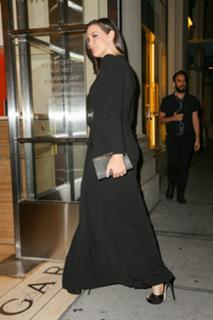 Liv Tyler feet photo thumbnail