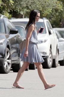 Jordana Brewster feet photo thumbnail