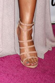 Maria Menounos feet photo thumbnail