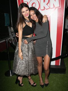 Victoria Justice feet photo thumbnail